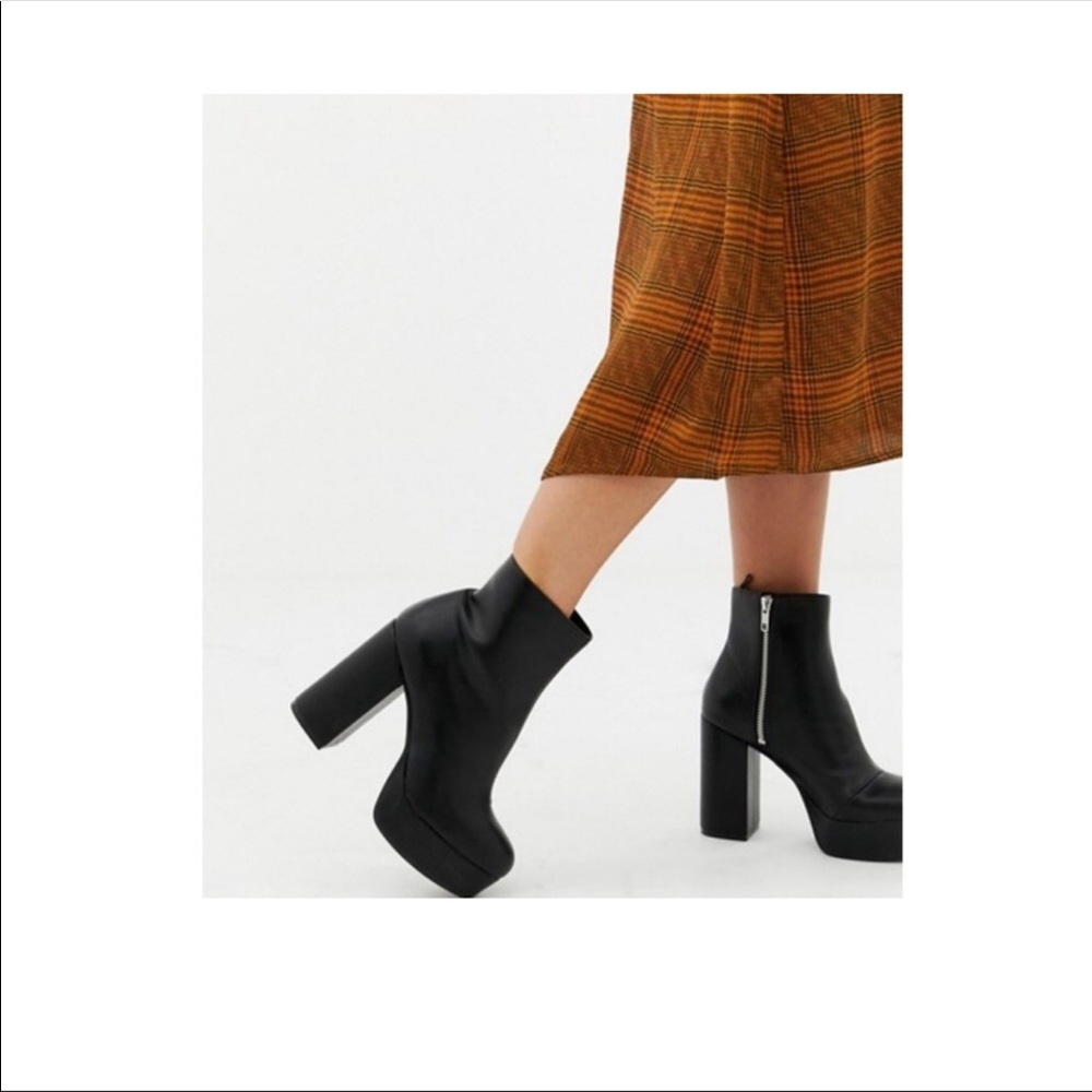 Size 8 Black Velvet Ankle Boots Platform NWOT